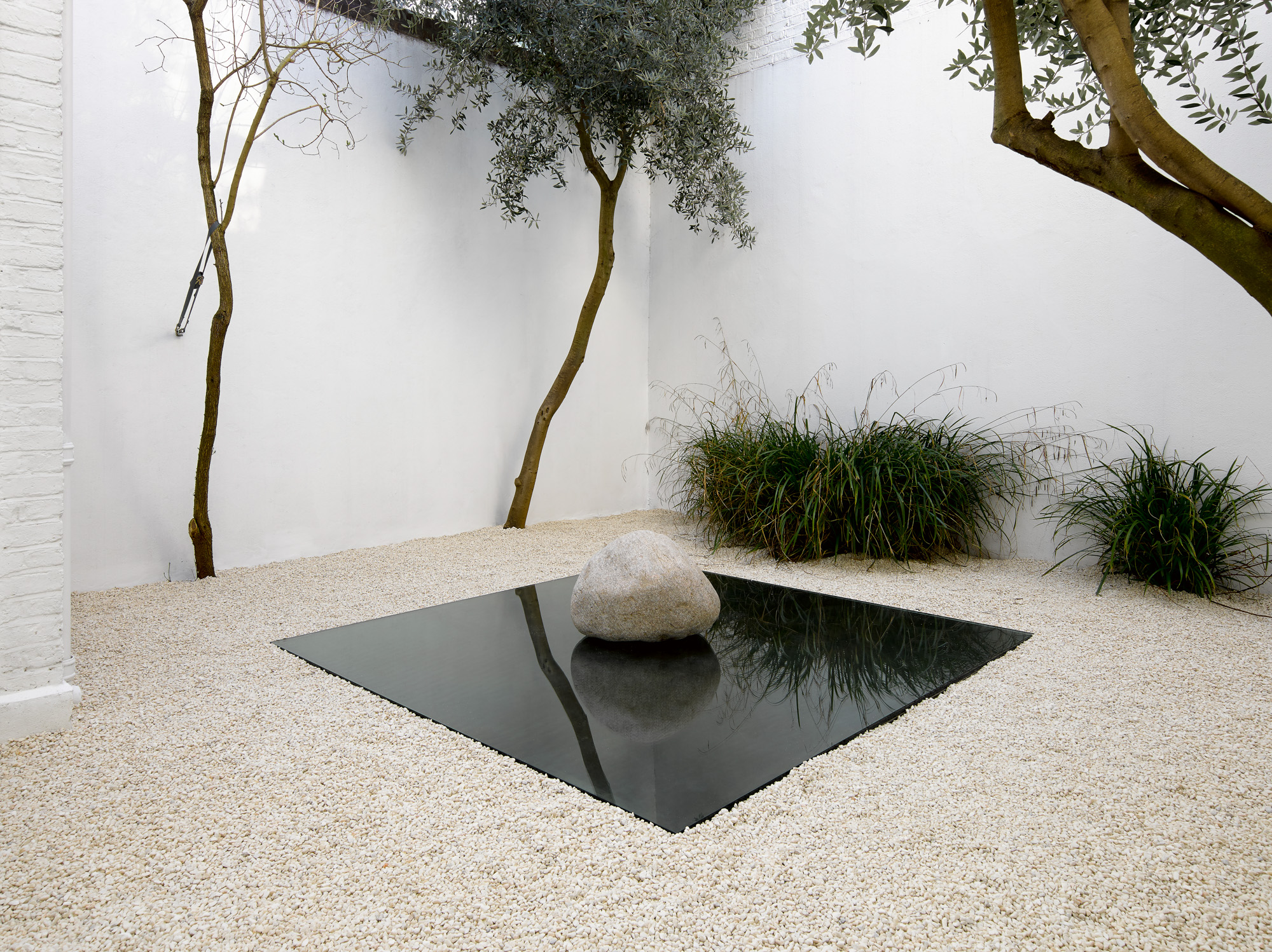 The Essential Works of Lee Ufan The Essential Works of Lee Ufan